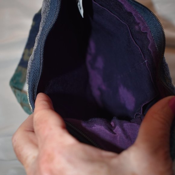 Brocaded Crossbody bag - Picture 5 of 8